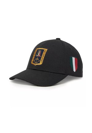 Cappellino da baseball nero con un distintivo ricamato in oro e accenti multicolori, e una piccola toppa della bandiera italiana sul lato. Materiale in cotone.