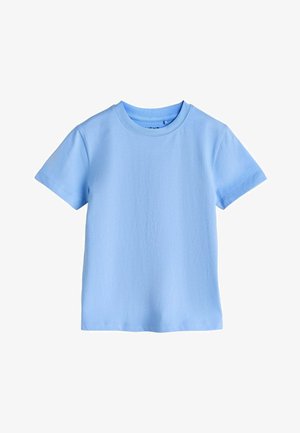 Camiseta de algodón azul claro con cuello redondo y mangas cortas. Presenta una textura suave y corte recto en el dobladillo.