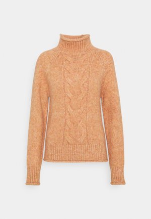 Pull à col roulé tricoté orange clair avec manches longues et motif torsadé central à l'avant.