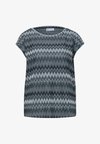 T-SHIRT MIT BOATNECK UND ZICK-ZACK-PRINT - T-shirt imprimé - deep bound green