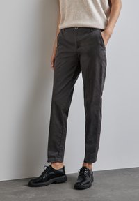 Street One Chino kalhoty - grau