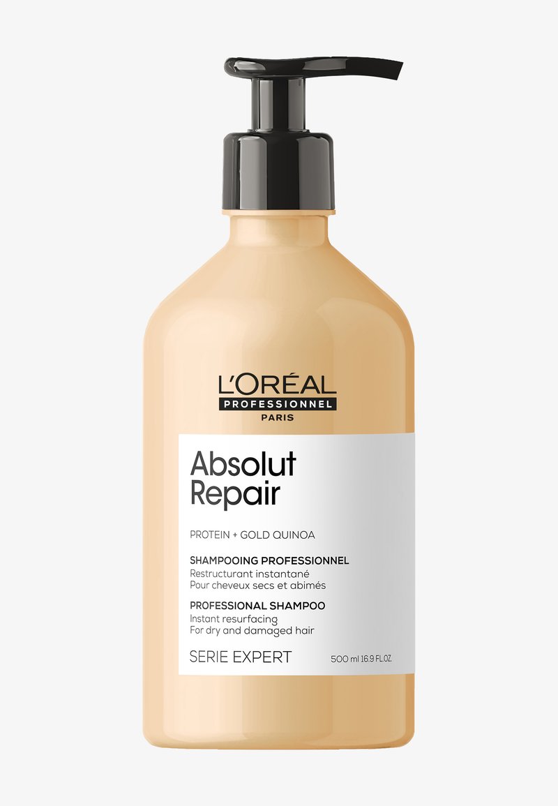 L'Oréal Professionnel-schampo i en genomskinlig, rundad bärnstensfärgad flaska. Har en svart pump, vit etikett med text och en kapacitet på 500 ml.