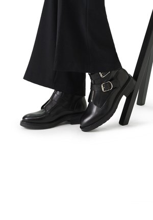 Manfield Tronchetti - schwarz