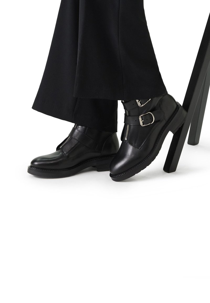 Manfield Tronchetti - schwarz