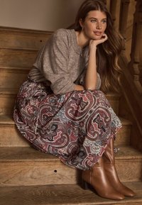Next REGULAR FIT - PRINTED MIDI - Plisovaná sukně - pink