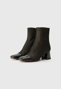 Chie Mihara VOLKIRIA 47 - Ankle boots - black/dancy bronce