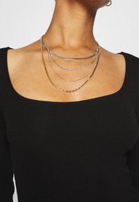 Even&Odd Top s dlouhým rukávem - black