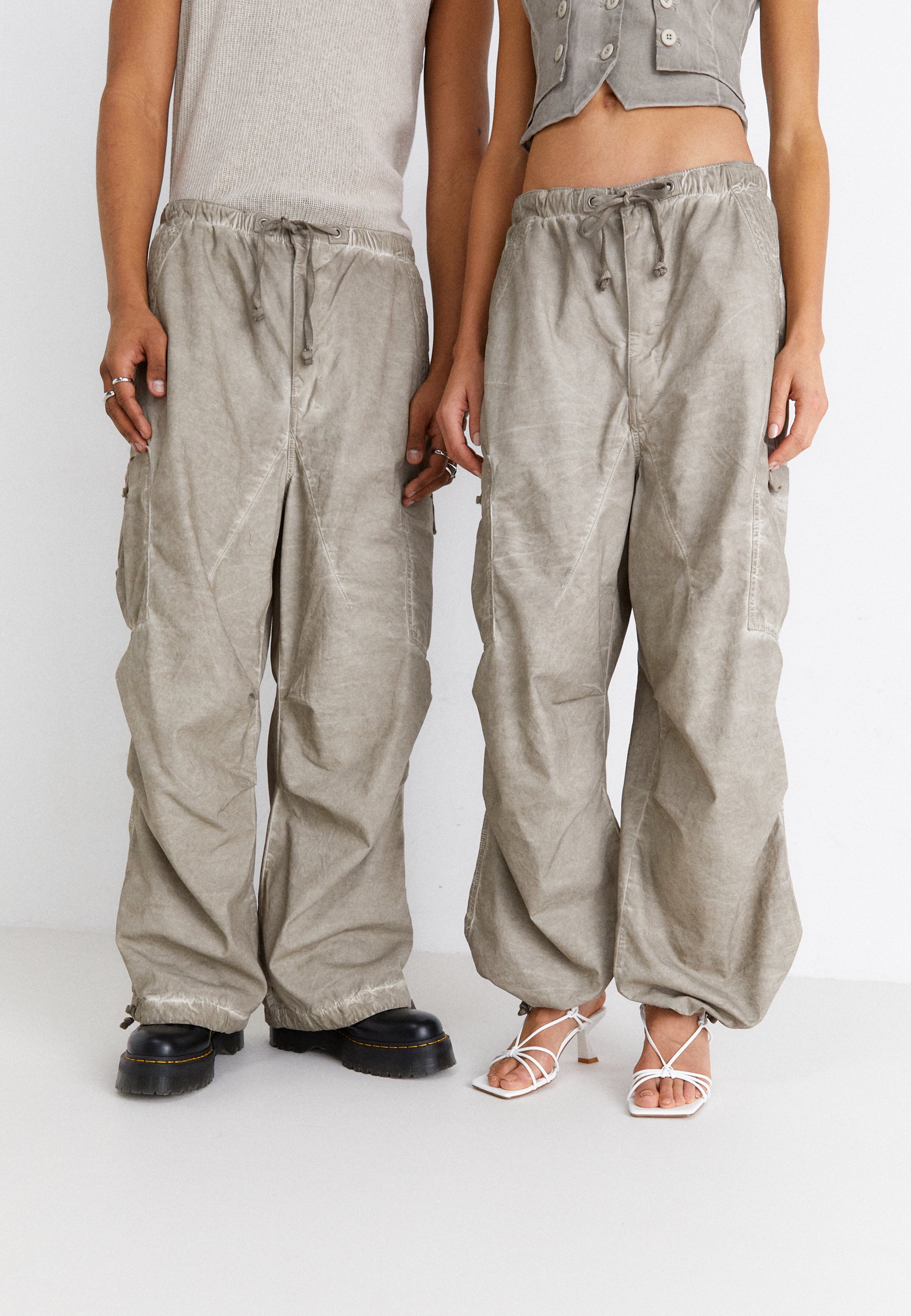 Jaded London WASH PARACHUTE PANTS UNISEX - Cargo trousers - beige 