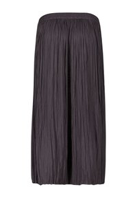 Maxi gonna con vita elasticizzata in grigio scuro, caratterizzata da un design plissettato con una texture fluida e una silhouette dritta. Nessun ulteriore dettaglio.