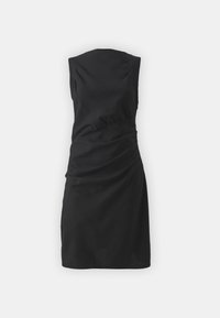 Čierne šaty bez rukávov s riaseným dizajnom, hladkým materiálom, priliehavým strihom a dĺžkou po kolená. Jednoduchá a elegantná silueta.