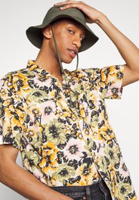 Levi's® CLASSIC CAMPER - Camisa - eggnog