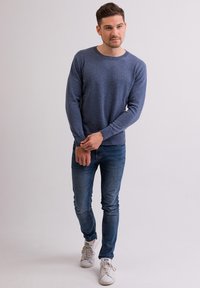 CASH-MERE RUNDHALS  - Sweter