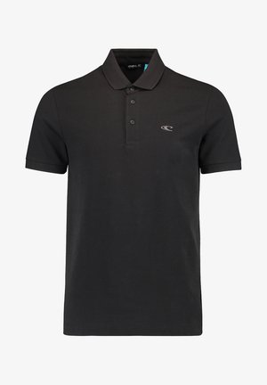 Czarna koszulka polo wykonana z bawełny, z trzema guzikami przy dekolcie, usztywnionym kołnierzykiem oraz małym logo na lewej piersi.