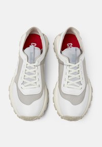Camper DRIFT TRAIL - Sneakers basse - weiß grau
