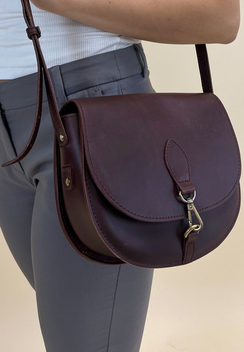 Borsa a Tracolla UO Larry in Pelle con Tasca | Urban Outfitters IT