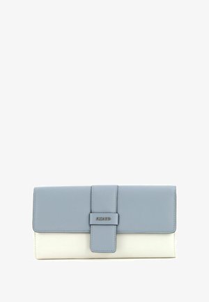 Portefeuille en cuir bleu clair et blanc avec fermeture à rabat, présentant un design élégant, une texture lisse et un accent de logo argenté.