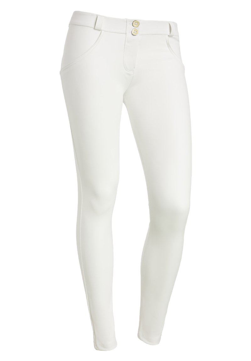 Pantaloni bianchi aderenti realizzati in tessuto liscio, caratterizzati da due bottoni dorati in vita e tasche laterali con dettagli cuciti.