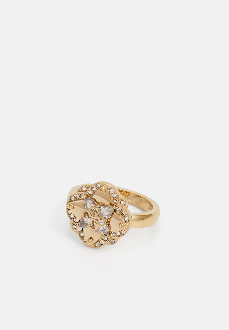 Guld ring med blomstermotiv, der har en central sten og dekorative accenter af mindre klare sten langs kanten af blomsten.