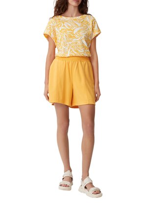 comma casual identity, T-shirt print - yellow