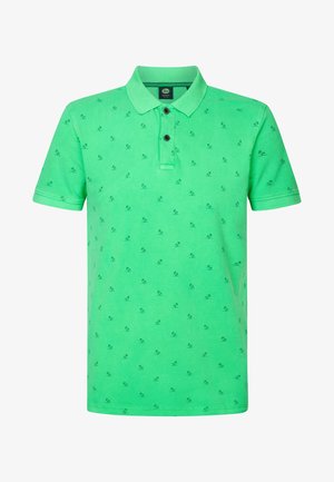 Zielona koszulka polo wykonana z bawełny, z wzorem drobnych, ciemnozielonych logo, zapięciem na dwa guziki i krótkimi rękawami.