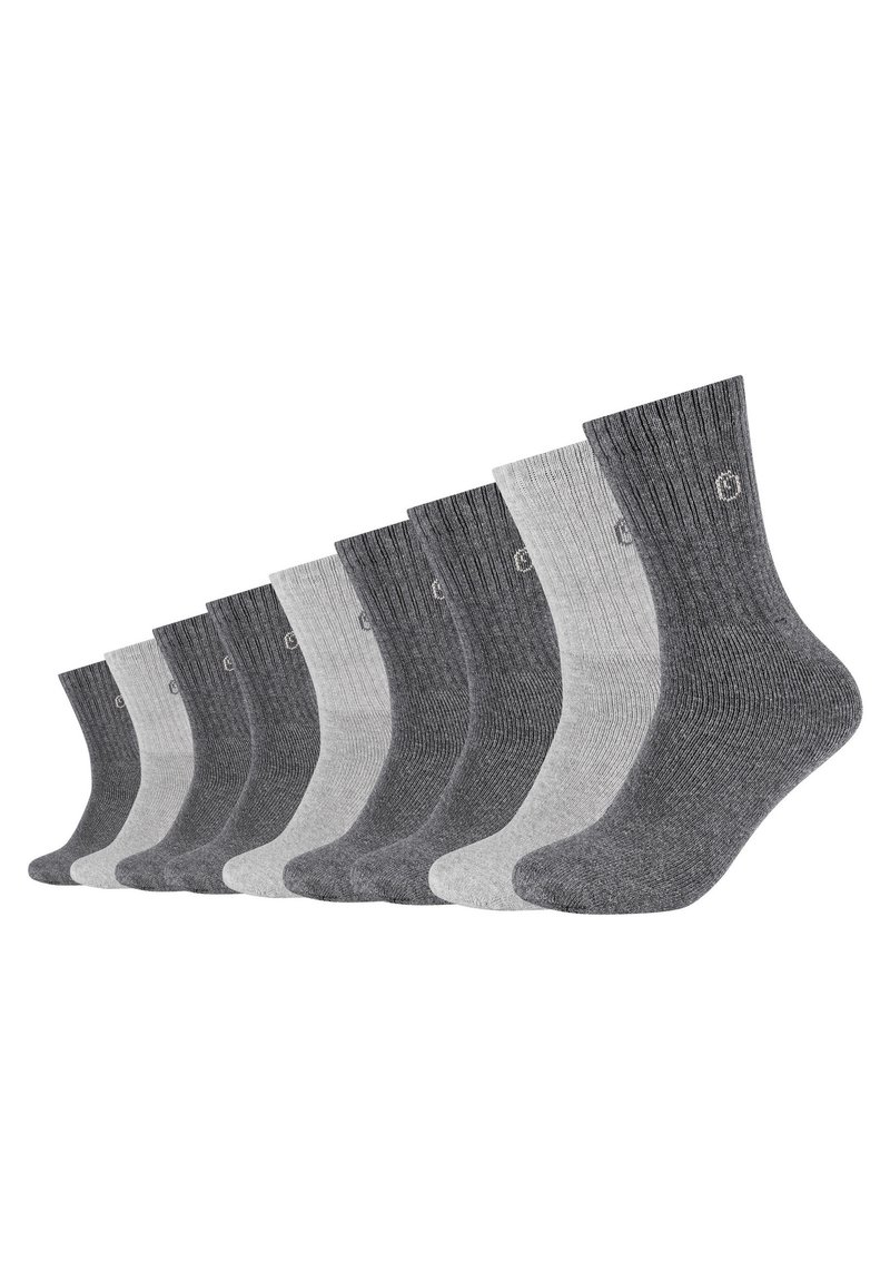 Nove paia di calzini a coste in diverse tonalità di grigio, con un logo discreto e un design standard a lunghezza crew. Texture morbida.
