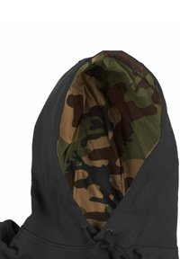 Sweatshirt à capuche noir avec une doublure à motif camouflage. Doté d'un cordon de serrage au niveau du cou et d'une texture de tissu douce.