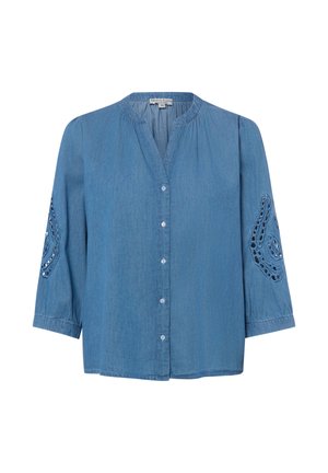 Blaue Bluse mit Knopfleiste, dreiviertel Ärmeln, rundem Ausschnitt und bestickten Cutout-Mustern auf den äußeren Ärmeln.