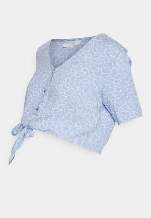 Lichtblauw blouse met korte mouwen en wit abstract patroon, V-hals, knopen aan de voorkant en een geknoopt strikje aan de zoom.