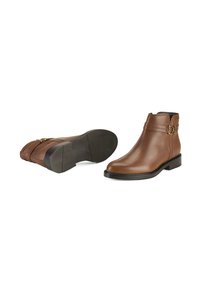 Braune Leder-Ankle-Boots mit glatter Textur, runder Zehenform, dekorativem Schnallenverschluss und niedrigem Blockabsatz. Mit einer Gummisohle für besseren Grip.