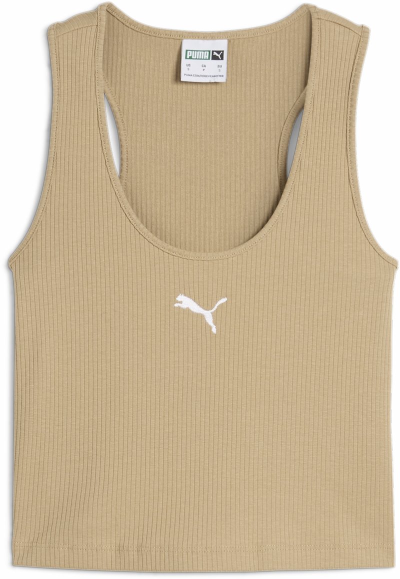 Camiseta sin mangas de color beige con costillas, escote en forma de barco y espalda recortada. Presenta un logo blanco de Puma en el pecho. Fabricada en una tela suave.