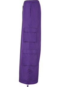 Lila Cargo-Hosen aus leichtem Stoff, mit zwei großen Seitentaschen und einem Kordelzug am Saum für eine verstellbare Passform.