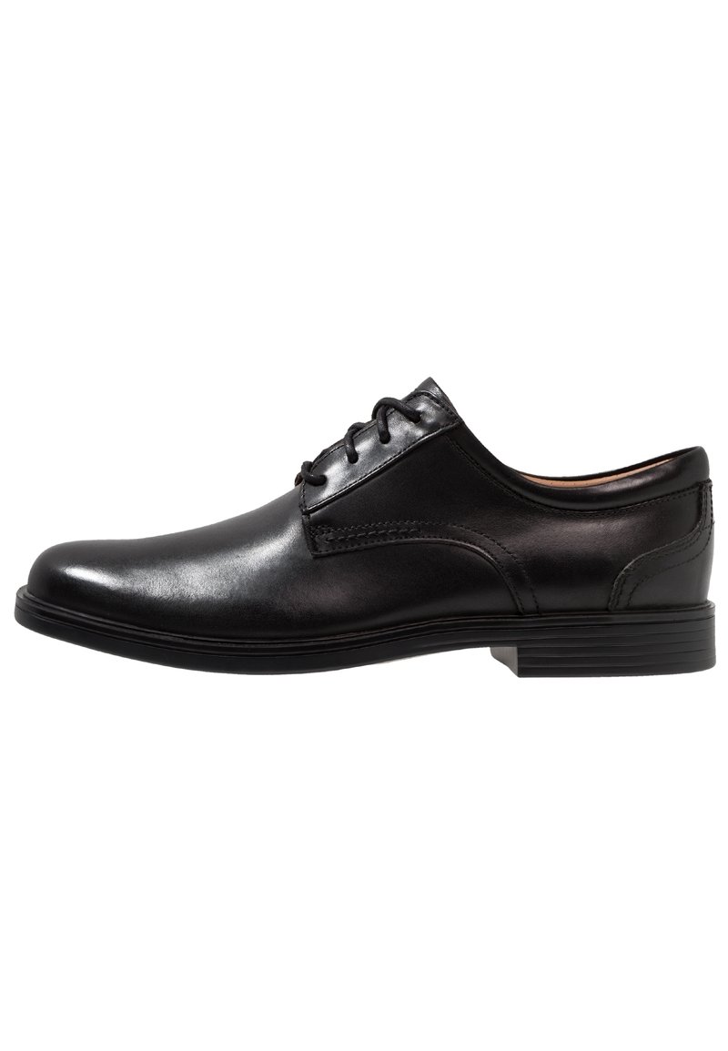 Clarks Derbies & Richelieus - black