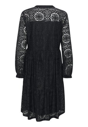 Rochie neagră din dantelă cu mâneci lungi și bufante, fustă din volane și modele florale. Dispune de un decolteu rotund și o textură semi-transparentă.