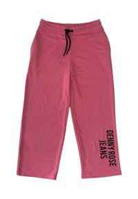 Pantaloni fitness rosa con vita regolabile, caratterizzati dal testo nero "DENNY ROSE JEANS" lungo la gamba sinistra. Tessuto morbido con una vestibilità comoda.