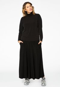 YOEK Langærmet T-shirt - black