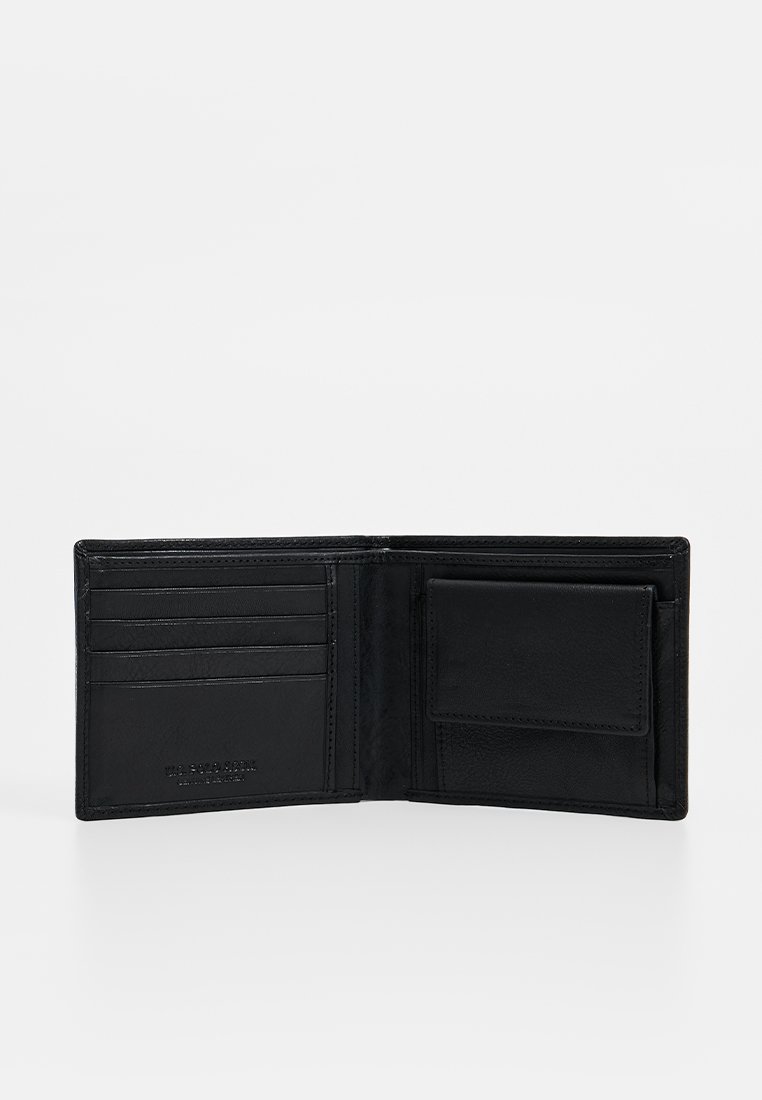 Cartera de cuero negro con un diseño de doble pliegue, que cuenta con múltiples ranuras para tarjetas, un bolsillo para monedas y una textura suave. Disposición compacta y funcional.