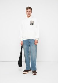 Tommy Jeans CITY - Mikina s kapucí - ecru