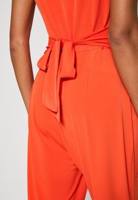 Esprit Overal - bright orange