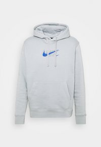 Světle šedá mikina s kapucí vyrobená z měkké látky, s přední kapsou, kapucí na šňůrku a modrým logem Nike s textem "AIR".