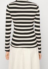 MAX&Co. Stickad tröja - black