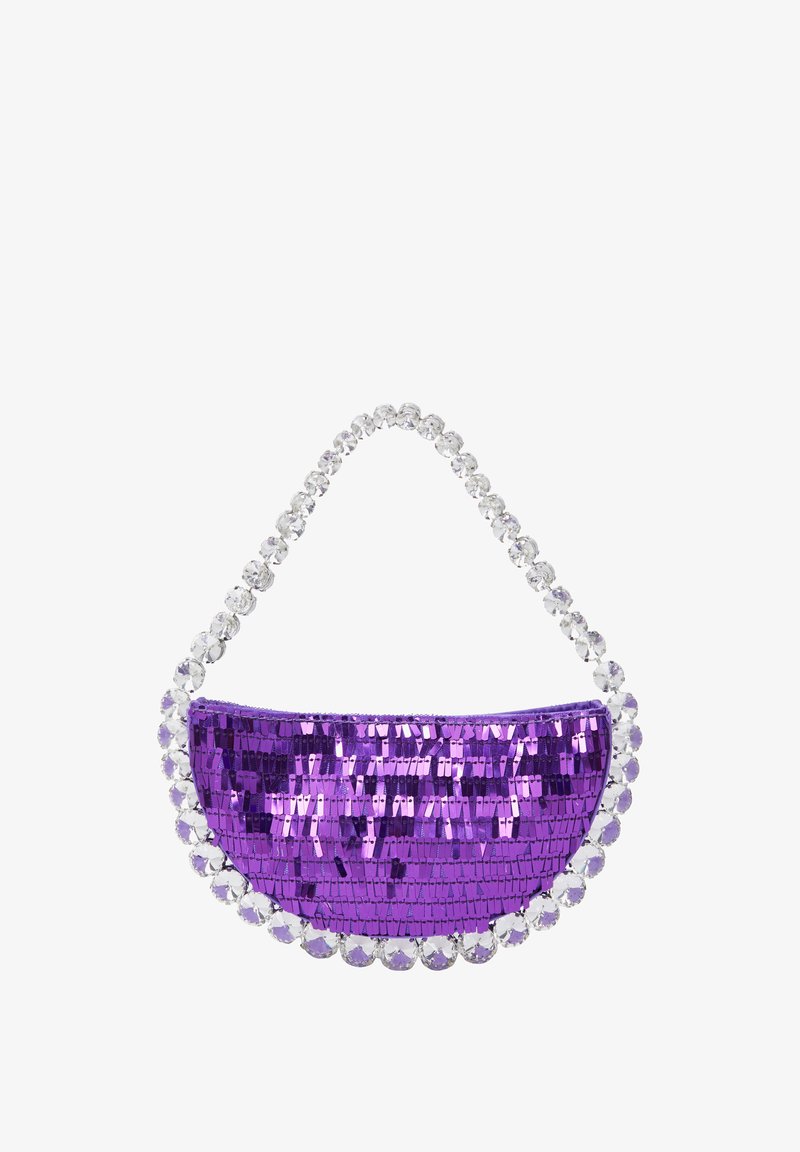 Fialová taška na ruku so flitrami, s zakriveným tvarom a rukoväťou zdobenou rhinestone. Textúra je lesklá s mozaikovým vzorom z flitrov.