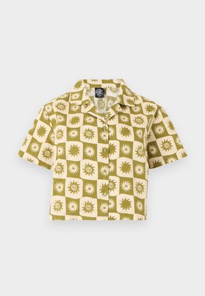 Cămașă crop cu mâneci scurte și nasturi, cu model în carouri bej și măsliniu, decorată cu logo-uri de soare și spirale.