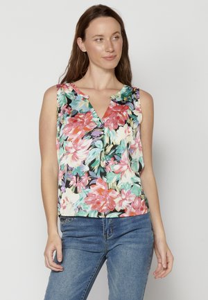 Top senza maniche floreale con scollatura a V, caratterizzato da un vivace motivo di fiori rosa, bianchi e verdi su uno sfondo nero.