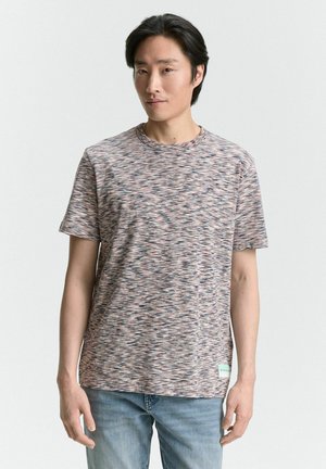 T-shirt met korte mouwen, voorzien van een gestructureerd, meerkleurig patroon in tinten roze, grijs en blauw, met een ronde halslijn en een zijlabel.