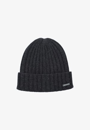 Działa wełniana czapka typu beanie w ciemnoszarym kolorze z pionowym prążkowaniem i podwijanym widokiem. Ma małą metkę z boku, podkreślającą teksturowane wykończenie.