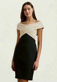 Vestido off-the-shoulder com um corpete cruzado em creme e uma saia preta ajustada. Tecido suave sem padrões ou detalhes visíveis.