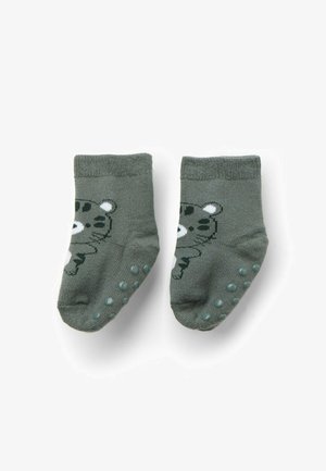 Un paio di calzini grigi per neonati con grip antiscivolo sulle suole e facce di orsetti cartoon sulla parte anteriore.
