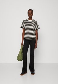 ONLY Tall ONLLIVINA STRIPE TEE - Marškinėliai su spaudiniu - cloud dancer/black