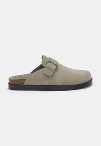 PULL&BEAR WITH BUCKLE - Papucsszandálok - beige