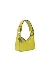 Borsa a tracolla in pelle gialla con forma strutturata, manico corto, accessori in metallo argentato e un ciondolo decorativo con logo. Cuciture in contrasto nere.